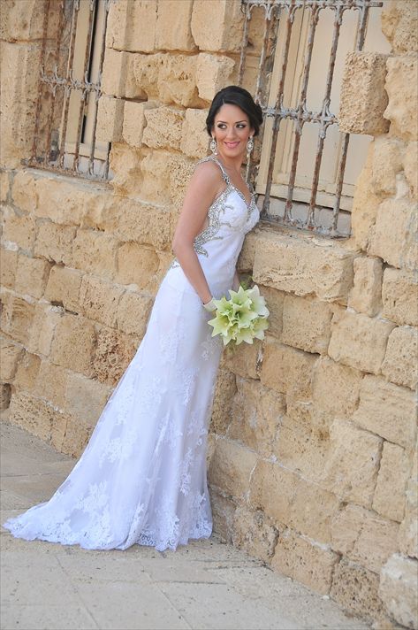 <b>(שמלת כלה: פריז אקסקלוסיב, איפור: דקלה יוסף, שיער: אבשלום פרץ, צילום: רביב צלמים)</b>