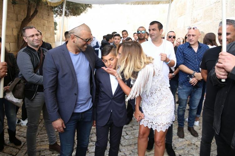חוגגים בדרך לכותל (צילום ניר פקין, באדיבות וואלה סלבס)
