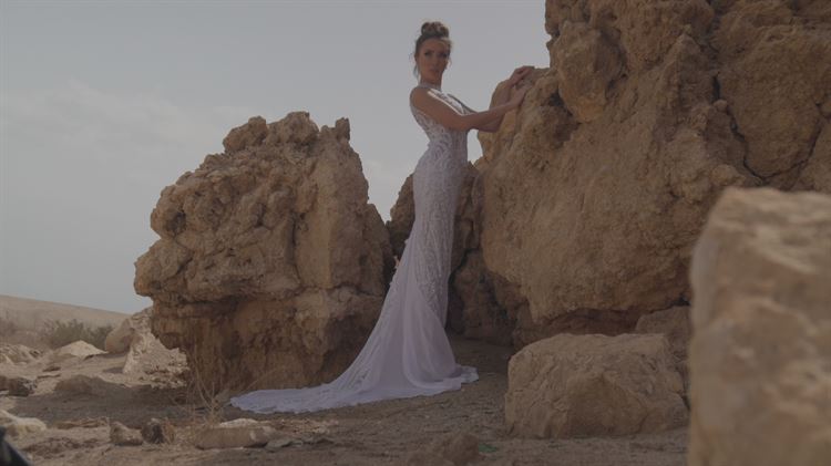 דגמים מרעננים באוירה המדברית של ים המלח. קולקציית 2017 בעיצובה של ילנה בוגורד (צילום: מקסים .ס.)