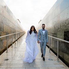 יותר משחשבתם: לא תנחשו כמה זמן הזוג הבא היה מאורס