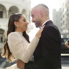 הכתר: שילת כובשת את הבלוג במראה מלכותי