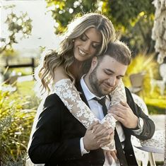חבר טלפוני: הם דיברו בטלפון כמה שנים עד שנפגשו והתאהבו
